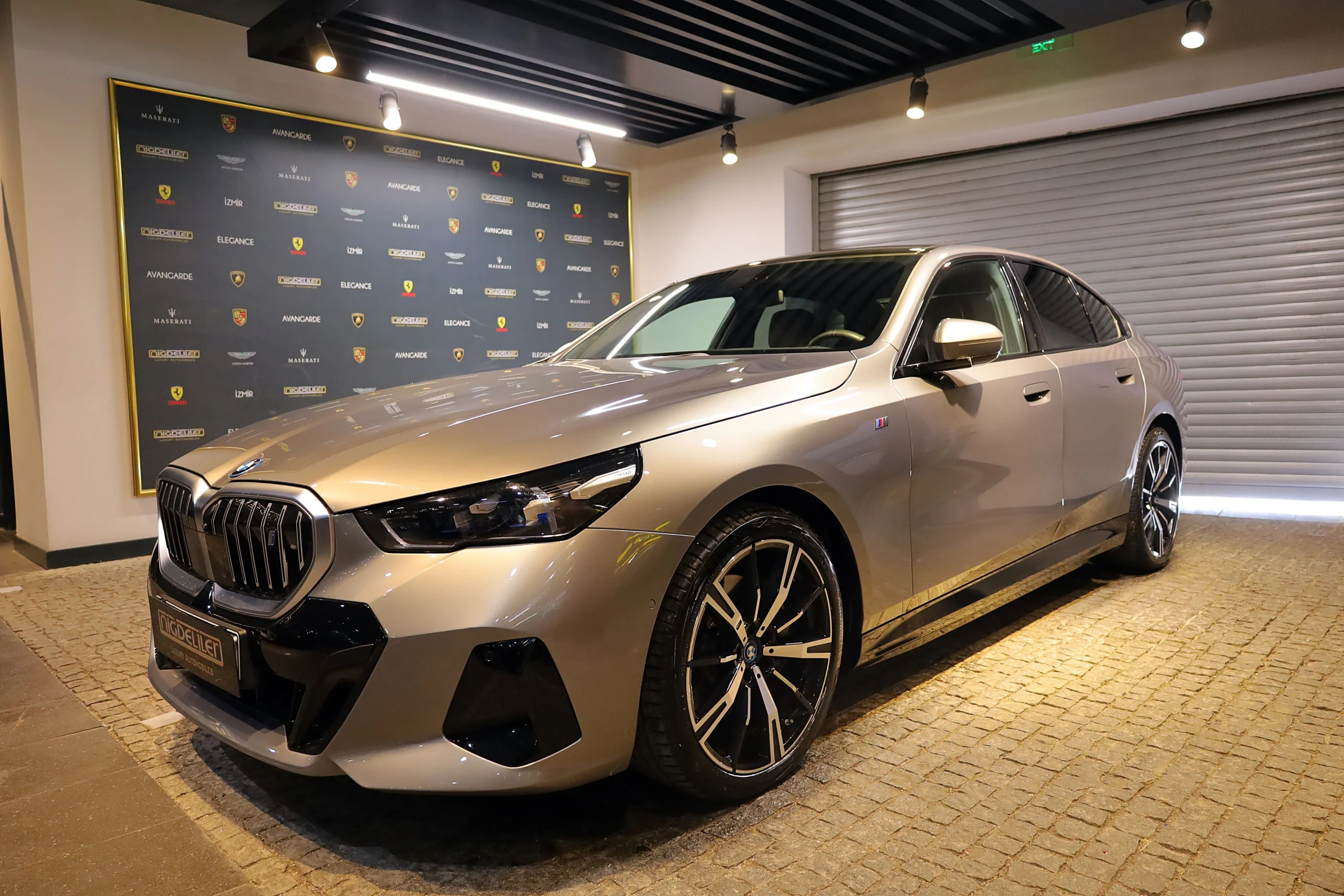 BMW i5